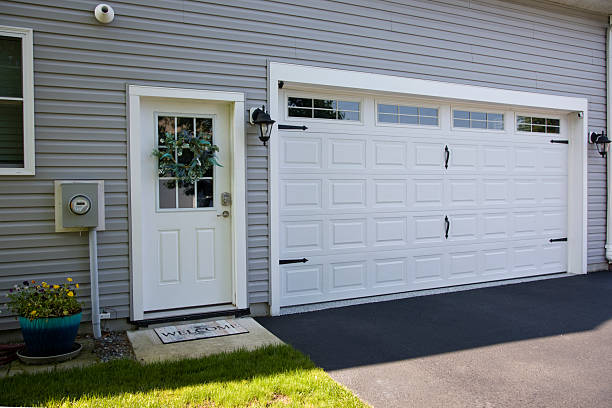 24/7 Emergency Garage Door Panel Replacement experts in Mattawan, MI